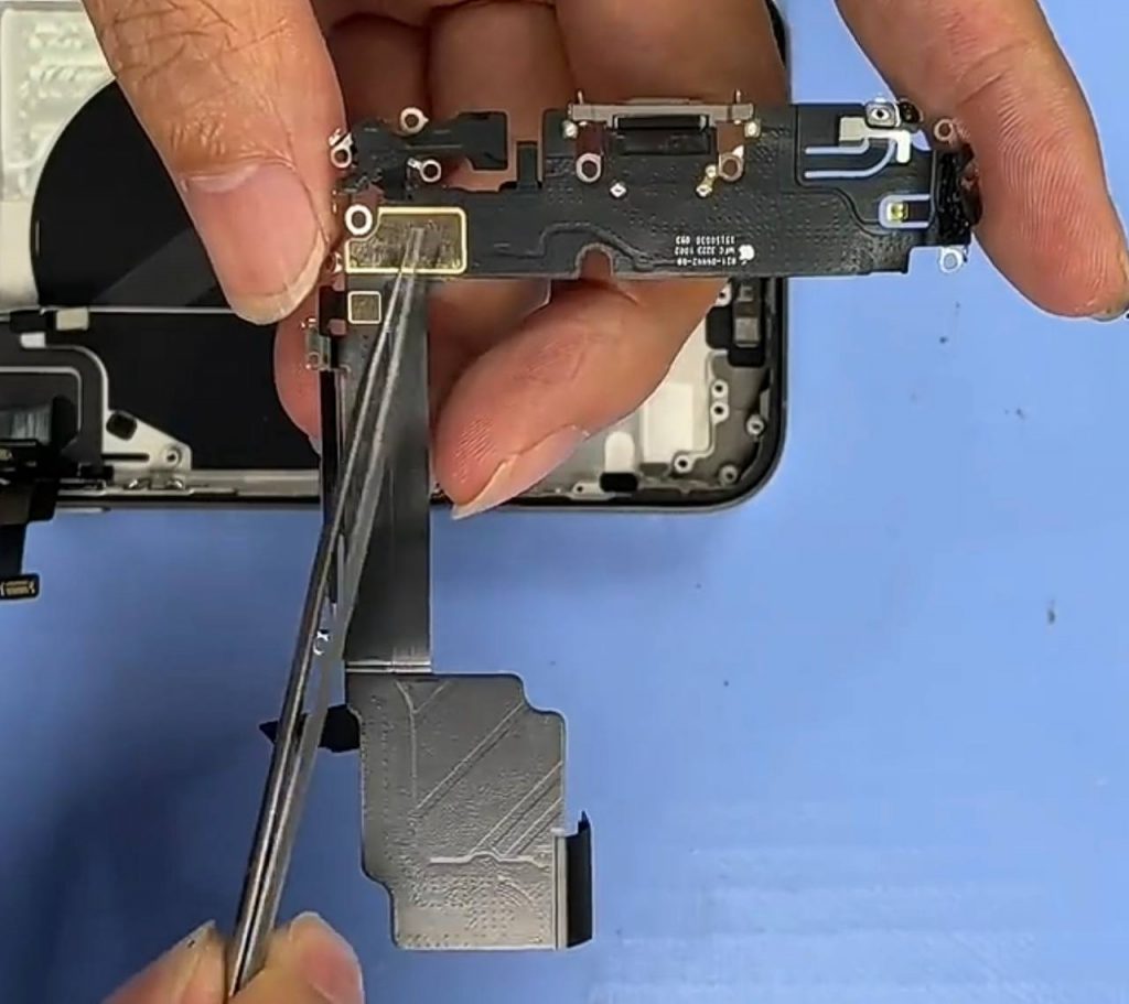 sửa chữa cổng sạc USB Type-C của iPhone 15