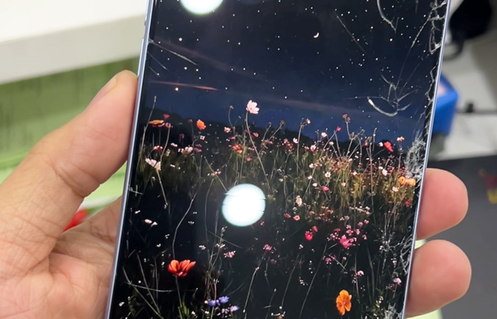 Ép Kính & Hỗ Trợ Đổi Máy Bảo Hành iPhone 18 Pro Max Lấy Ngay Tại Hoàng Khánh Mobile (TP.HCM)
